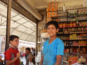 Jongetjes houden volgens mij de economie op de bazaars en markten draaiende
